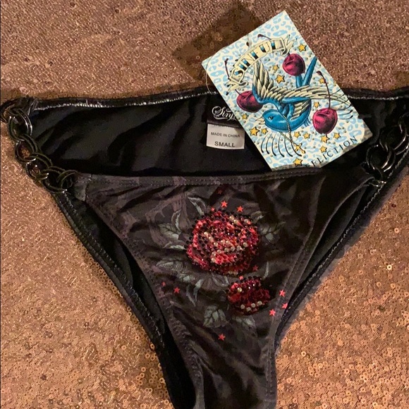 Sinful,Bling,Roses🌹Guns & Chains. - Picture 6 of 7